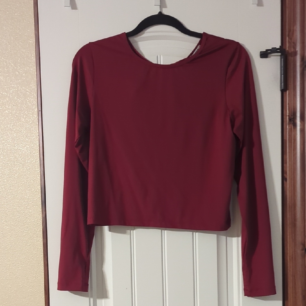Women's Red Keyhole Back Long Sleeve Short Top